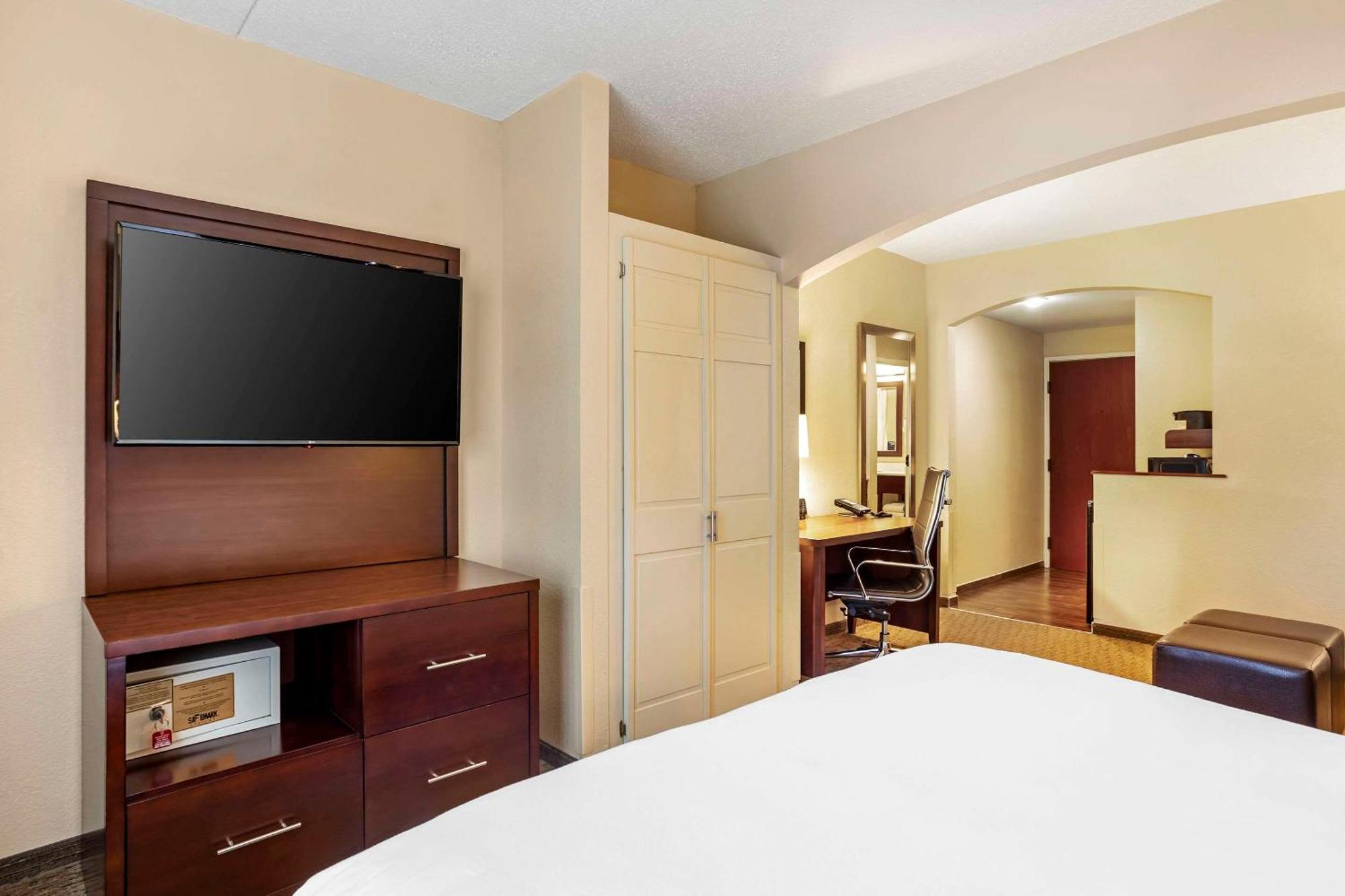 Hotel Comfort Near Penn State - State College, Pa 3*